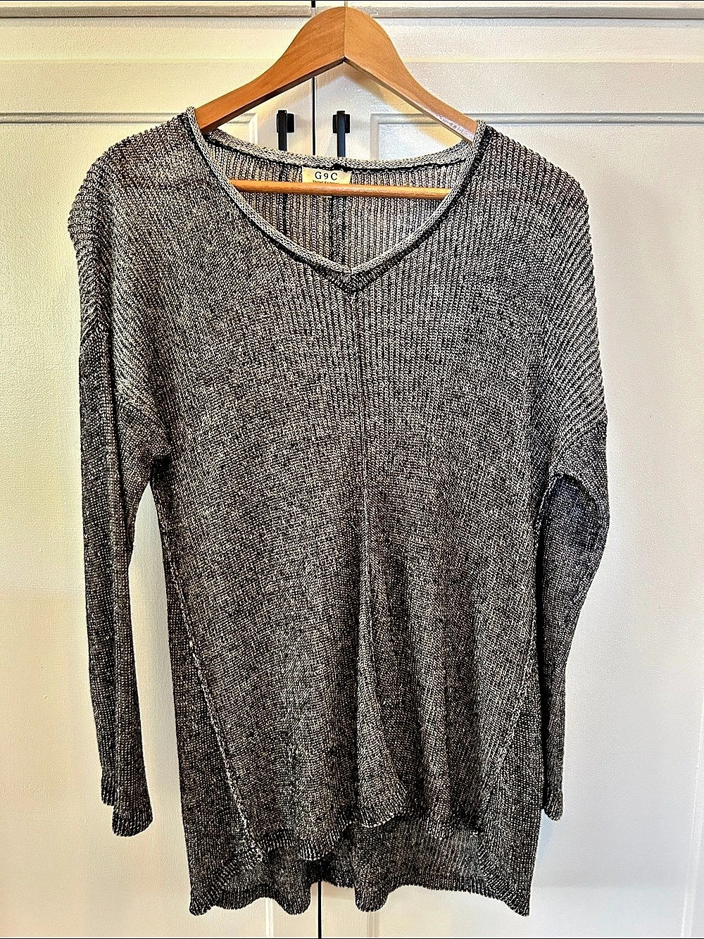 G 9 C Women'Small Gray Knit V-Neck Sweater Size Small Like New